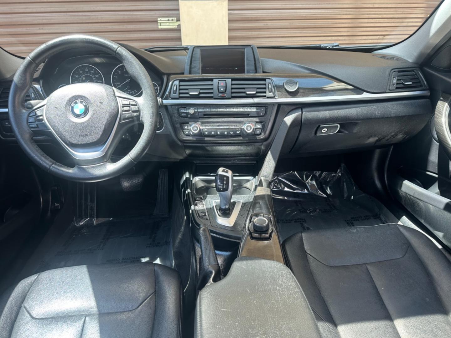 2015 Black Metallic /Black BMW 3-Series 328i SULEV (WBA3C1C58FK) with an 2.0L L4 DOHC 16V engine, 8-Speed Automatic transmission, located at 30 S. Berkeley Avenue, Pasadena, CA, 91107, (626) 248-7567, 34.145447, -118.109398 - Navigation! Leather Seats! Moon-roof! Back up Camera! This 2015 BMW 3-Series 328i SULEV looks and drives well. We can help! We are the bank. All our cars are thoroughly inspected and reconditioned by our technicians. FREE CARFAX report. Stop by or call to speak with our friendly staff. Whether you h - Photo#18